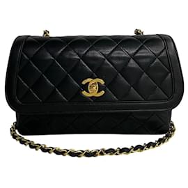 Chanel-Sac à épaule en cuir d'agneau matelassé Chanel Coco avec chaîne 53396 en très bon état-Noir