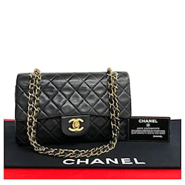 Chanel-Sac à bandoulière en cuir matelassé à rabat doublé Chanel en très bon état-Noir