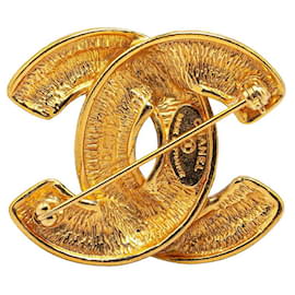 Chanel-Broche Chanel matelassée avec logo CC Broche en métal en bon état-Doré