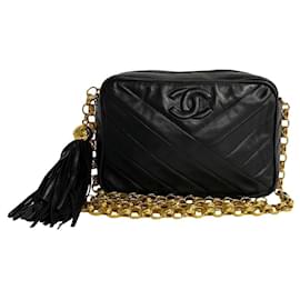 Chanel-Sac à épaule en cuir agneau à franges Chanel V Stitch 38508 en très bon état-Noir