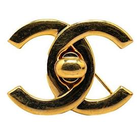 Chanel-Broche Chanel CC Turnlock Logo Broche en métal en bon état-Doré