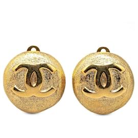 Chanel-Chanel CC Clip On Earrings Metal Earrings in Good condition-Golden