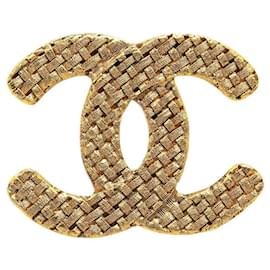 Chanel-Broche en métal avec logo CC tissé Chanel en bon état-Doré