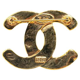 Chanel-Broche en métal avec logo CC tissé Chanel en bon état-Doré