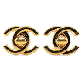 Chanel-Chanel CC Turnlock Clip On Earrings Metal Earrings in Good condition-Golden