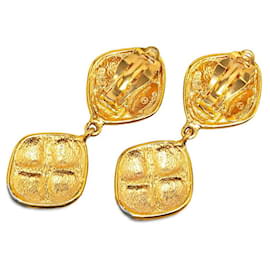 Chanel-Chanel Quilted Diamond Shaped Drop Earrings  Metal Earrings in Good condition-Golden