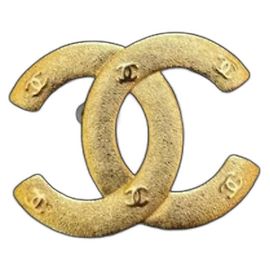 Chanel brooch Golden