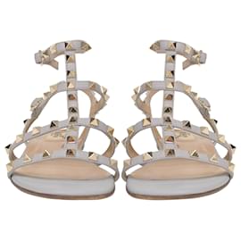 Valentino Garavani-Valentino Garavani Rockstud Flat Sandals in Grey Leather-Grey