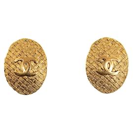 Chanel-Chanel CC Oval Clip On Earrings Metal Earrings in Excellent condition-Golden