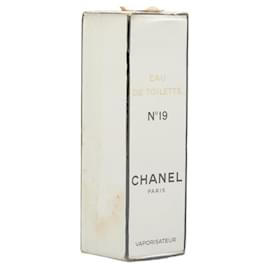 Chanel-Chanel Chanel No.19 Parfum Verre Autre en bon état-Vert