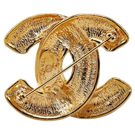 Chanel-Broche en métal logo CC matelassé Chanel en excellent état-Doré