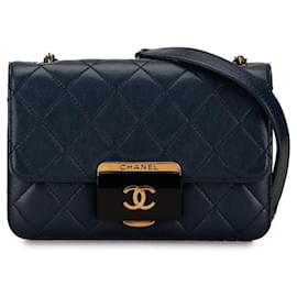 Chanel-Sac à main en cuir matelassé Chanel Beauty Lock en bon état-Bleu