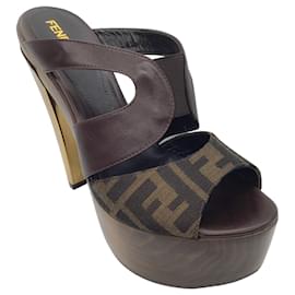 Fendi-Fendi Brown FF Monogram Wood Platform Sandals-Brown