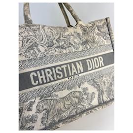 Christian Dior-CHRISTIAN DIOR Sac Tote Medium Dior Book Gris Brodé-Blanc