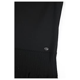 Chanel-Robe mini plissée sans manches noire en v - taille UK 8-Noir