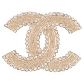 Chanel-NEW CHANEL CC LOGO BROOCH 2022 IN GOLDEN METAL & RHINESTONES-Golden