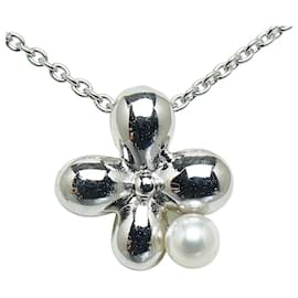 Tasaki-Tasaki Silver Flower Pearl Pendant Necklace Metal Necklace in Excellent condition-Silvery