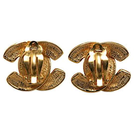 Chanel-Chanel Quilted CC Clip On Earrings Metal Earrings in Good condition-Golden