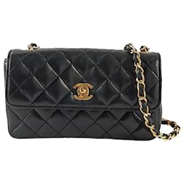 Chanel-Chanel borsa a tracolla Mini Matelassè in pelle di agnello nera-Black