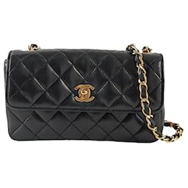 Chanel-Chanel sac à bandoulière Mini Matelassé en cuir d'agneau noir-Noir