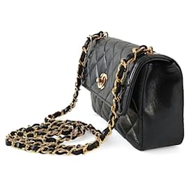 Chanel-Chanel sac à bandoulière Mini Matelassé en cuir d'agneau noir-Noir