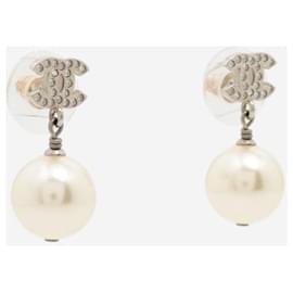 Chanel-Boucles d'oreilles pendantes en faux perles avec strass en argent CC-Argenté