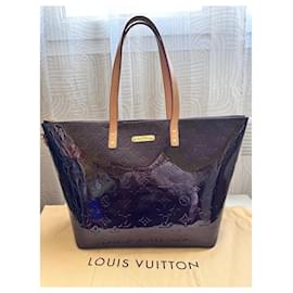 Louis Vuitton-Sac Louis Vuitton Bellevue GM, en cuir vernis, couleur amarante.-Autre