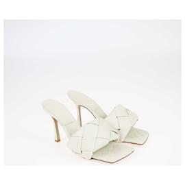 Bottega Veneta-Bottega Veneta Off White Maxi Tubolare Intrecciato Lido Slide Sandals-White