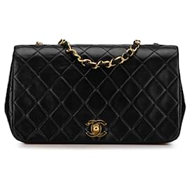 Chanel-Sac à bandoulière en cuir d'agneau matelassé noir Chanel CC à rabat complet-Noir