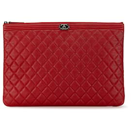 Chanel-Clutch O Case Boy en Caviar matelassé rouge Chanel grand modèle-Rouge