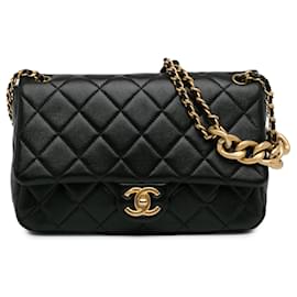 Chanel-Sac classique en cuir d'agneau matelassé noir Chanel avec chaîne en cuir.-Noir