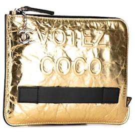 Chanel-Pochette Votez Coco en agneau métallisé doré Chanel-Doré