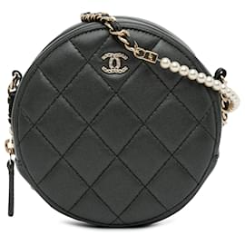 Chanel-Sac à main rond en cuir d'agneau matelassé noir Chanel avec perles et chaîne en bandoulière-Noir