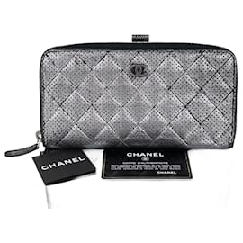 Chanel-Chanel Perforated Silver Metallic Lambskin Quilted Zip Around Wallet Clutch Preowned-Silvery,Metallic