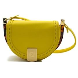 Fendi-Bolsa de Ombro Fendi Moonlight de Couro 8BT346 em Ótimas Condições-Amarelo