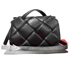 Bottega Veneta-Bolsa transversal de couro acolchoada Maxi Intrecciato da Bottega Veneta em ótimo estado-Preto