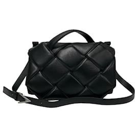 Bottega Veneta-Bolso cruzado de cuero acolchado Maxi Intrecciato de Bottega Veneta en excelente estado-Negro