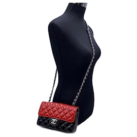 Chanel-Mini sac à épaule classique en cuir verni matelassé rouge et noir-Rouge