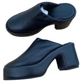 Robert Clergerie Dorine Black Lambskin Heeled Clogs Black