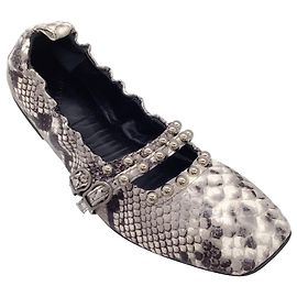 Dorothée Schumacher Ballettschuhe aus grauem / silbernem Pythonleder mit Nieten von Dorothee Schumacher Grau