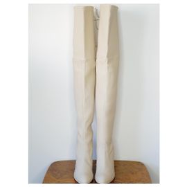 Stuart Weitzman Botas Altas de Couro Branco Bege
