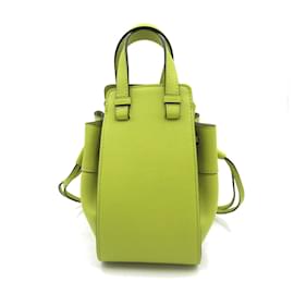 Loewe-Bolsa de ombro Loewe Hammock Drawstring Mini 2Way em couro 31430V074801 em excelente estado-Verde