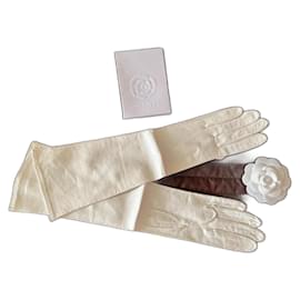 Chanel-Gloves-White