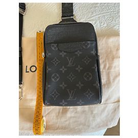 Louis Vuitton Outdoor SlingBag Noir