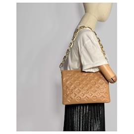 Louis Vuitton-Coussin PM Empreinte Pelle Borsa Messenger 3 Vie Camello-Beige