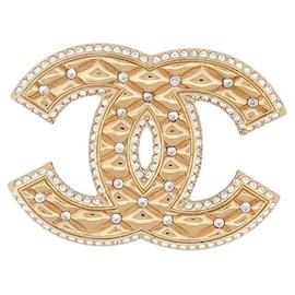 Chanel-NINE CHANEL CC LOGO QUILTED & STRASS GOLDEN METAL BROOCH-Golden