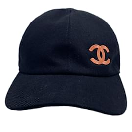 Chanel-Cappellino da baseball nero Chanel CC con ricamo di perline Coco-Nero