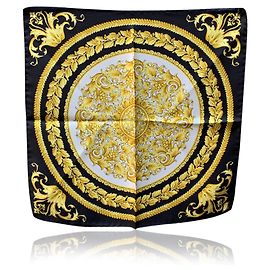 Versace Cachecol de seda com estampa barroca preta e amarela Atelier Vintage Preto