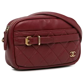 Chanel-Sac à caméra en cuir d'agneau matelassé rouge Chanel avec boucle-Rouge