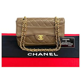 Chanel-Sac à épaule en cuir matelassé Chanel CC en très bon état-Marron